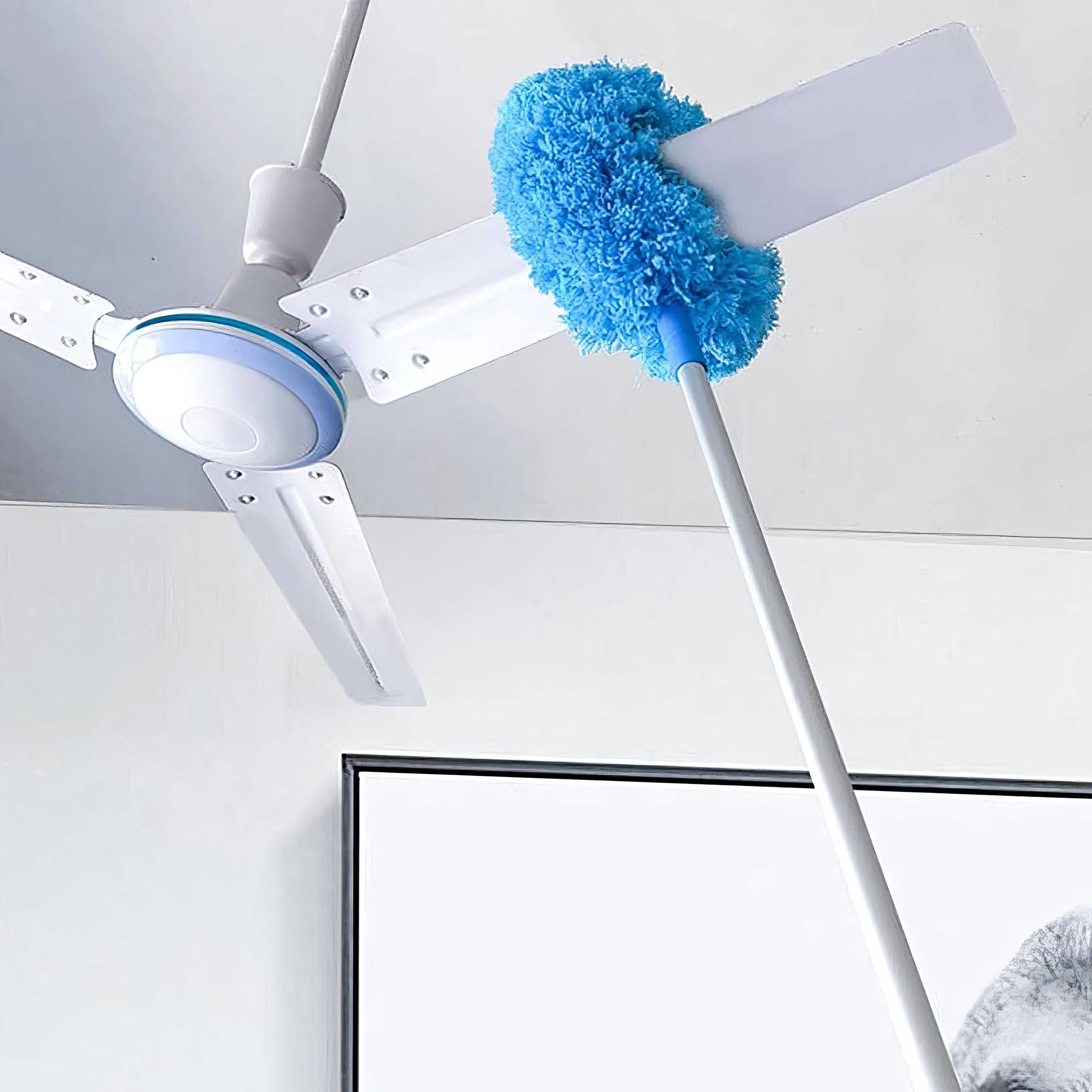SkySweep Magic Duster - Washable, Flexible & Made for High Places!